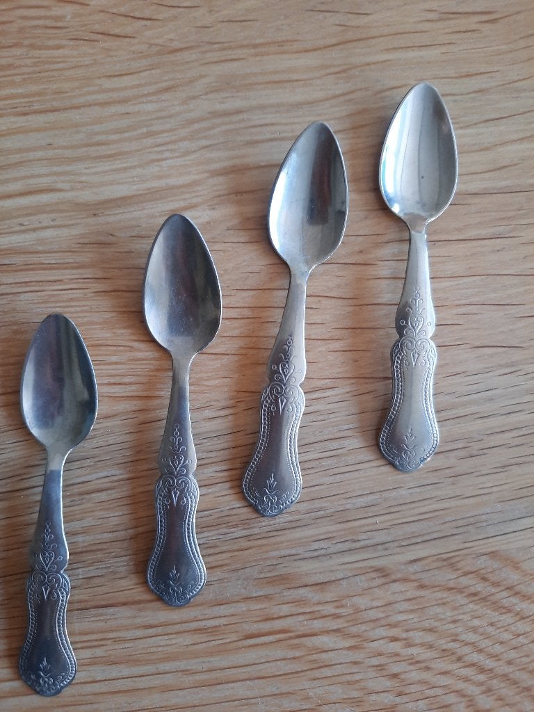 4 vintage (advocaat/thee) lepels, Huis en Inrichting, Theelepel, Overige materialen, Gebruikt, Los bestek