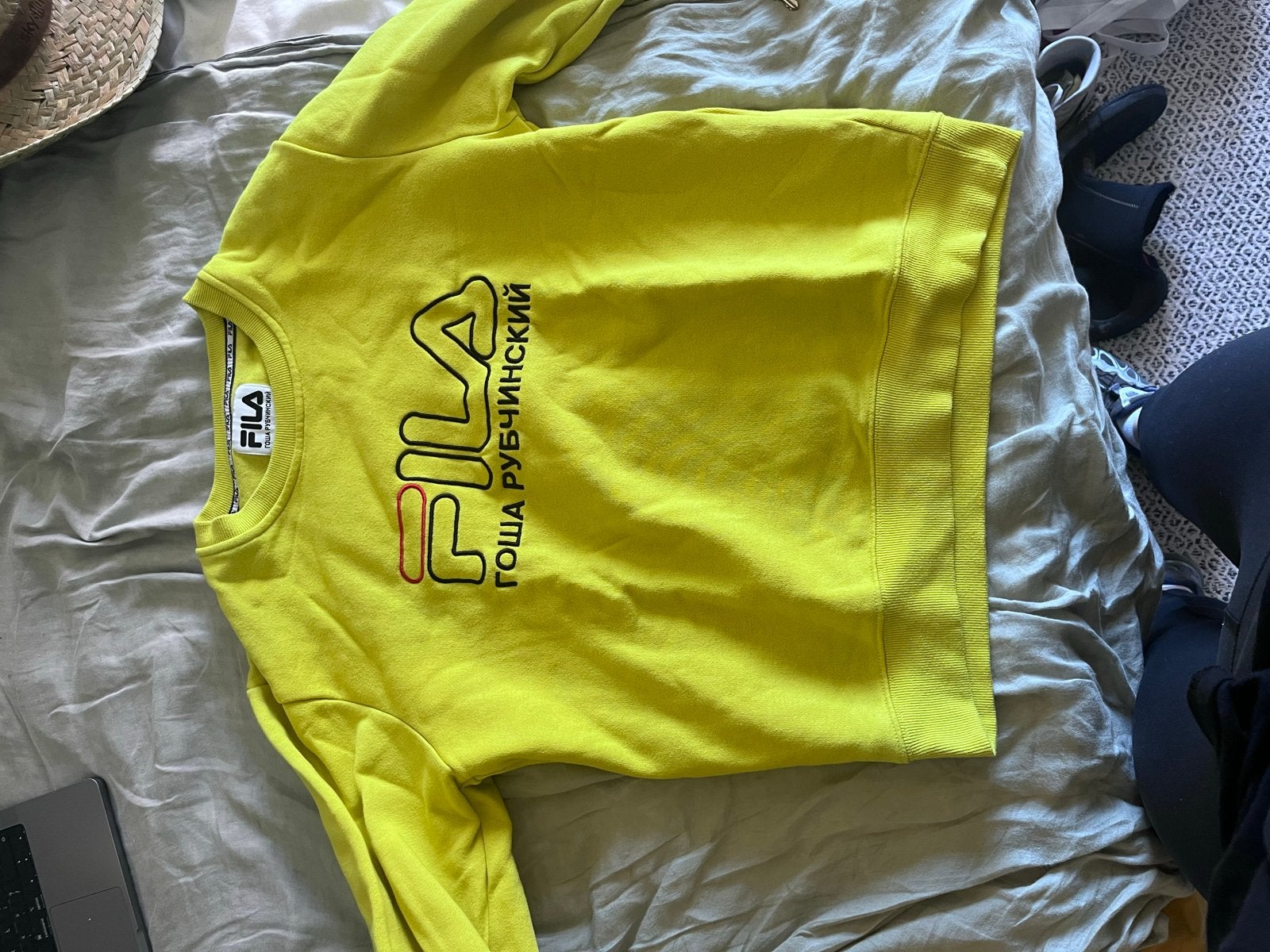Fila x Gosha Rubchinskiy sweater - Geel - M, Kleding | Dames, Truien en Vesten, Ophalen of Verzenden, Gedragen, Maat 38/40 (M)