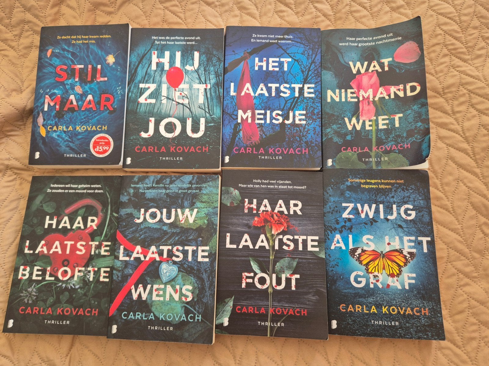 8 Carla Kovach thrillers in super nette staat, Boeken, Thrillers, Ophalen of Verzenden