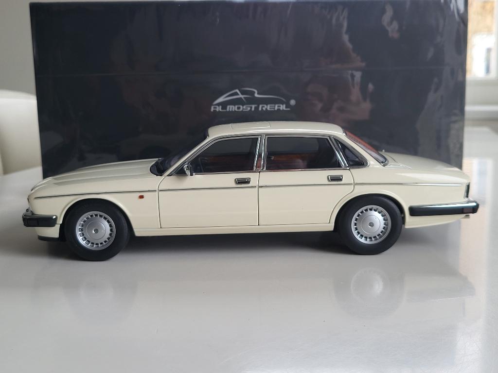 1:18 Almost Real Jaguar Daimler XJ6 (XJ40) White #518/1008, Hobby en Vrije tijd, Modelauto's | 1:18, Zo goed als nieuw, Auto, Autoart