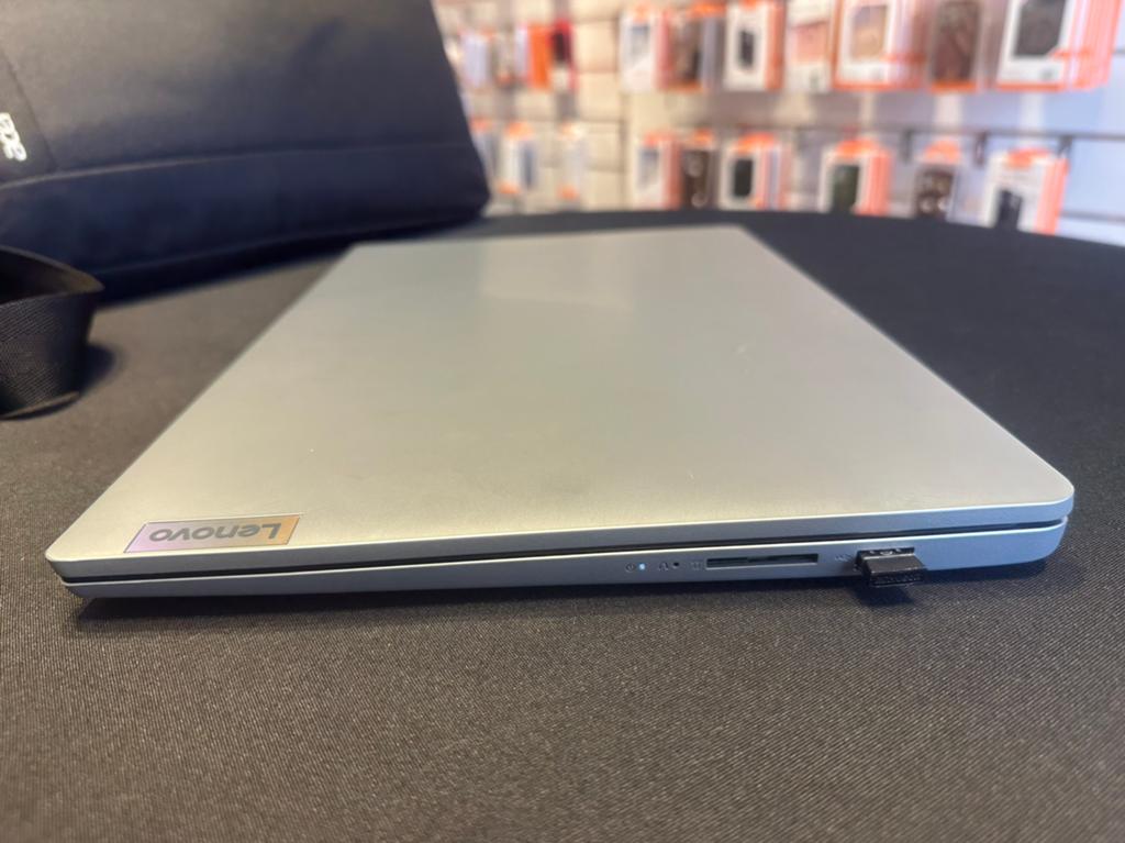 Lenovo laptop in goede staat 2jaar oud hier overbodig, Maat 36 t/m 42, Ophalen of Verzenden, Zo goed als nieuw, Materiaal