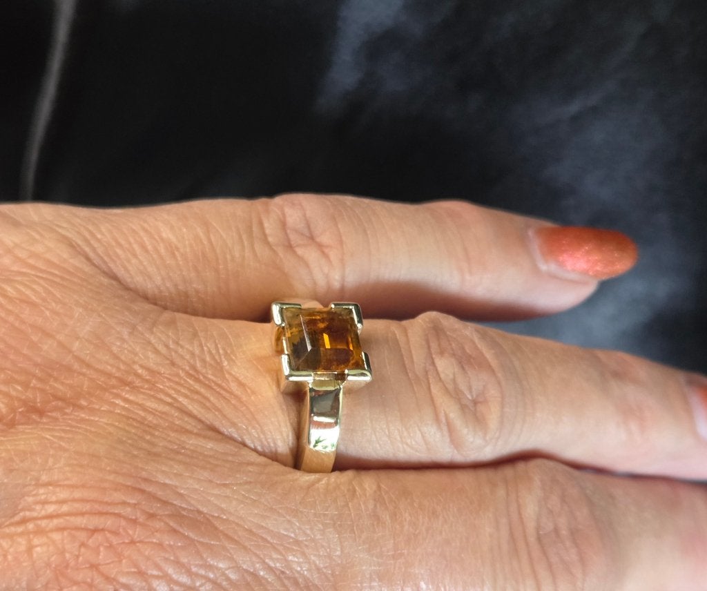 Gouden Vintage ring met edelsteen citrien. 2026/382, Ophalen of Verzenden, Goud, Ring, Met edelsteen