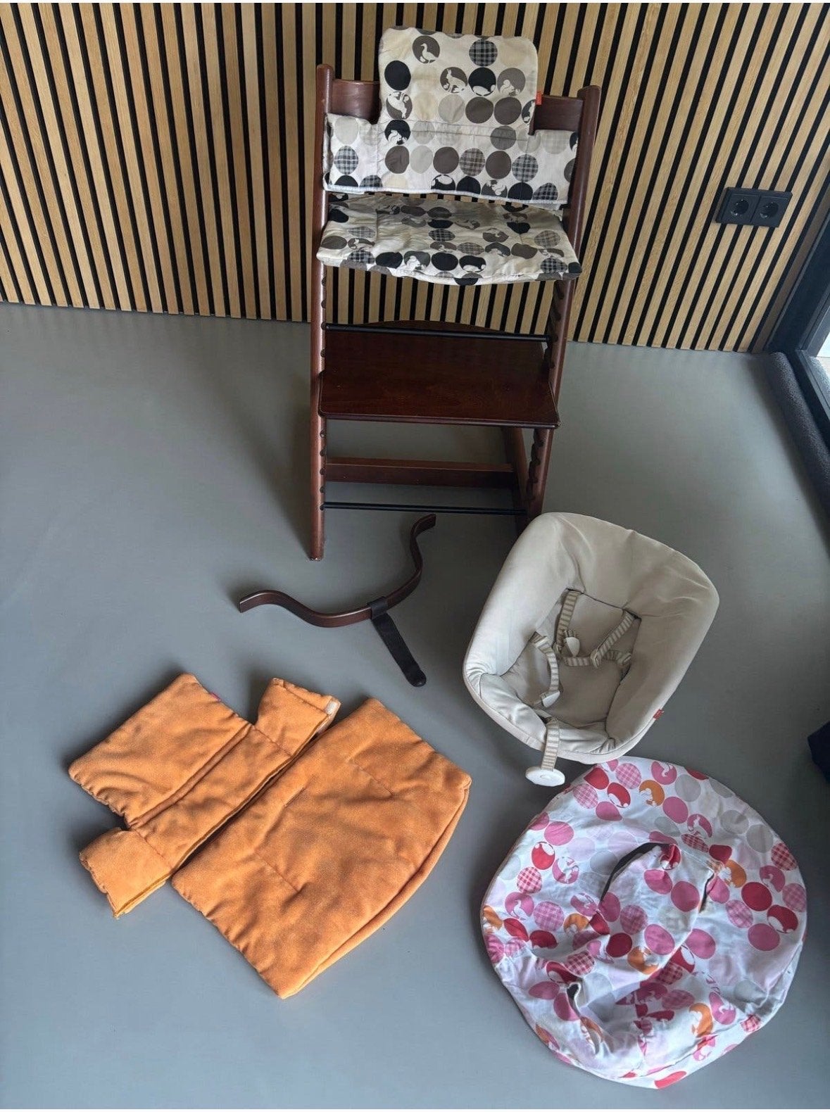 Stokke Tripp Trapp stoel met complete set en accessoires, Ophalen of Verzenden, Gebruikt, Meegroeistoel, Afneembaar eetblad
