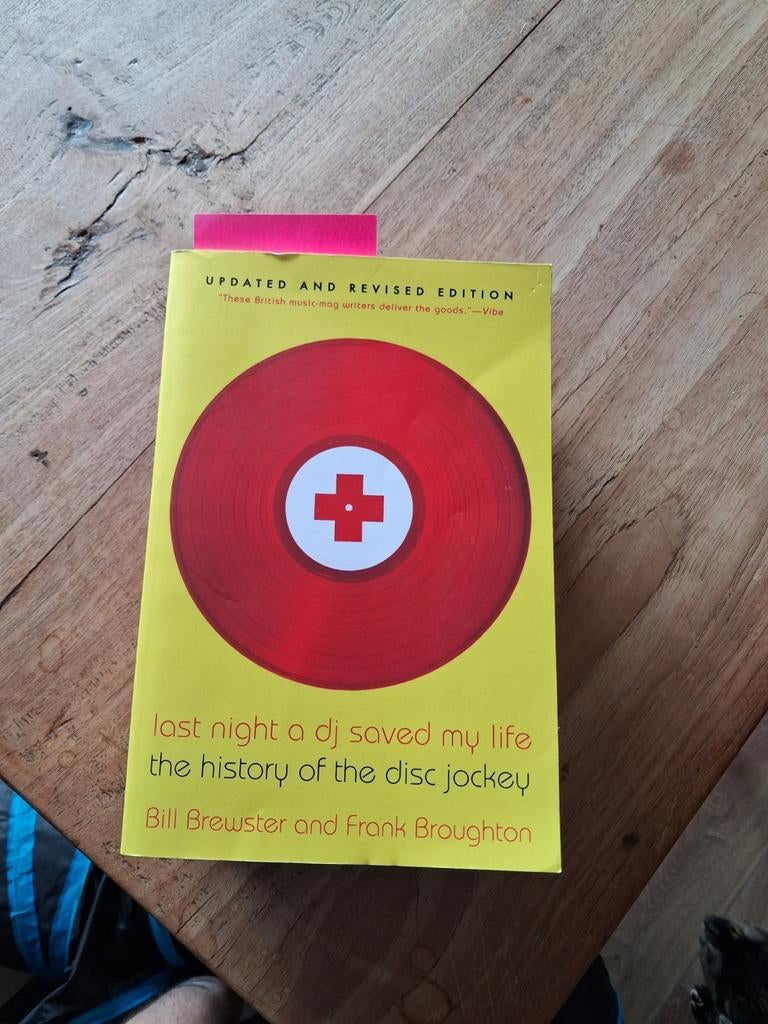 Last Night a DJ Saved My Life - Geschiedenis van de DJ, Boeken, Ophalen of Verzenden, Zo goed als nieuw, Overige onderwerpen, Bill Brewster en Frank Broughton