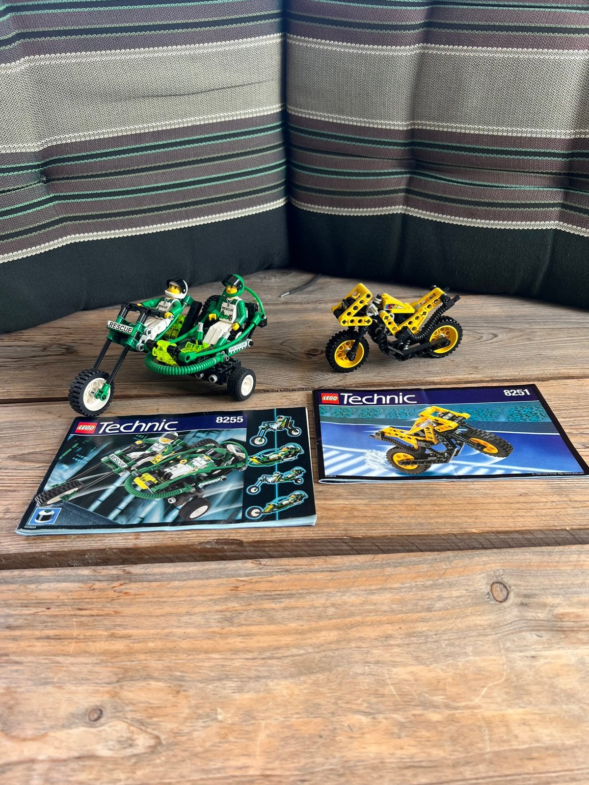 2 x LEGO Technic 8255 / 8251 Rescue Bike / Sonic Cycle, Lego, Ophalen of Verzenden, Technic, Complete set