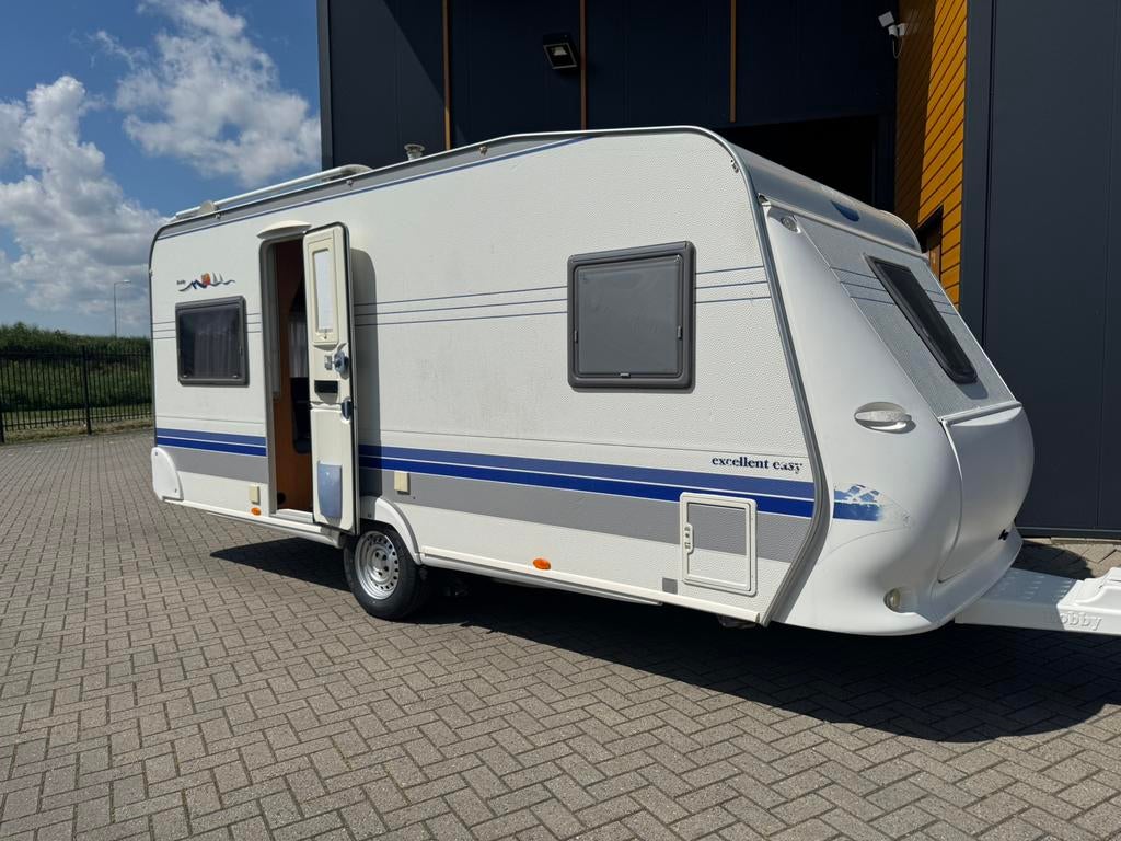 Hobby 495 UFE excellent easy 2005, Caravans en Kamperen, Rondzit, Hobby, Koelkast, Frans bed