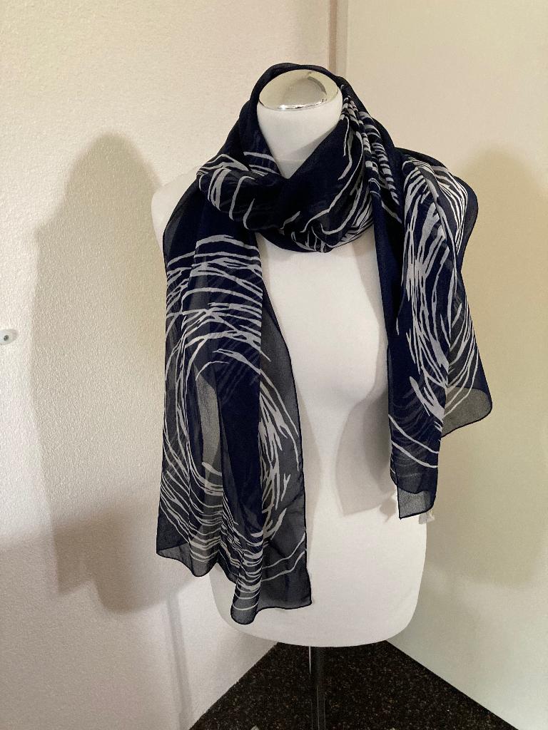 zeer lange sjaal blauw met grote witte cirkels, Kleding | Dames, Mutsen, Sjaals en Handschoenen, Maat 46/48 (XL) of groter, Ophalen of Verzenden