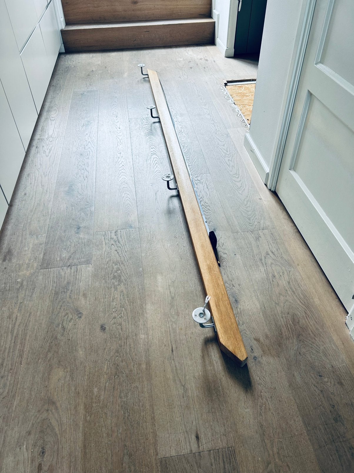 Trapleuning massief eiken, Doe-het-zelf en Verbouw, Hout en Planken, Ophalen, Minder dan 25 mm, Eiken, Zo goed als nieuw