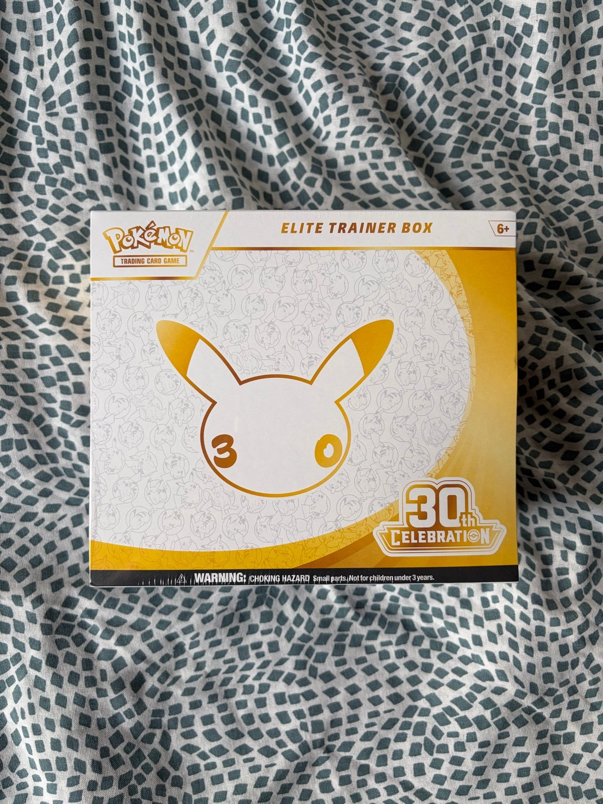 Pokemon 30th Celebration Elite Trainer Box - sealed - nieuw, Hobby en Vrije tijd, Ophalen, Nieuw, Boosterbox, Foil