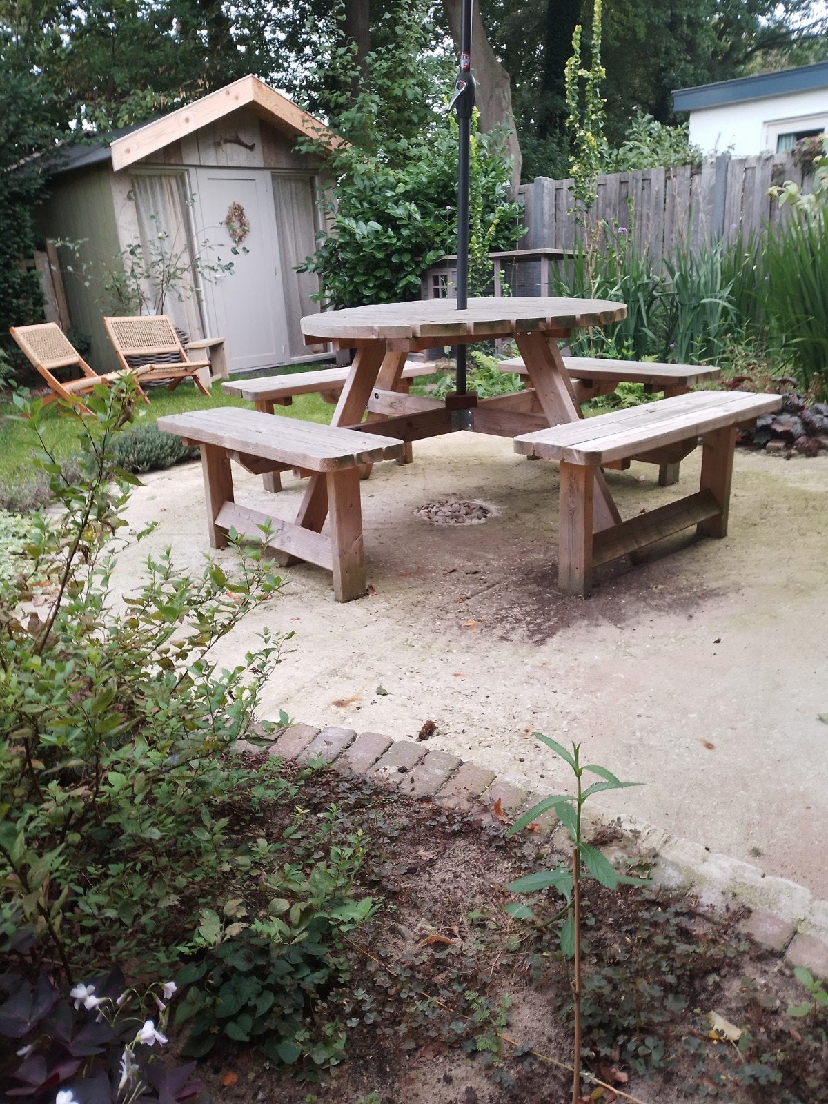 Twee! Robuuste ronde picknicktafels met 8 zitplaatsen, Tuin en Terras, Ophalen, Zo goed als nieuw, Rond, Hout