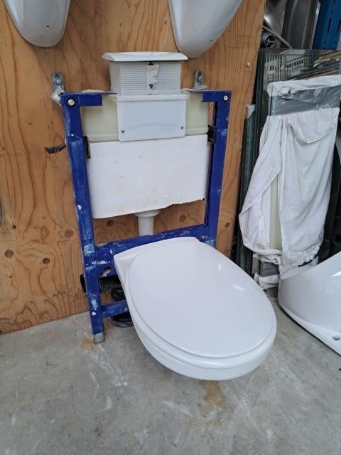 geberit inbouwreservoir met hangtoilet en drukknop, wc, Ophalen, Gebruikt, Toilet