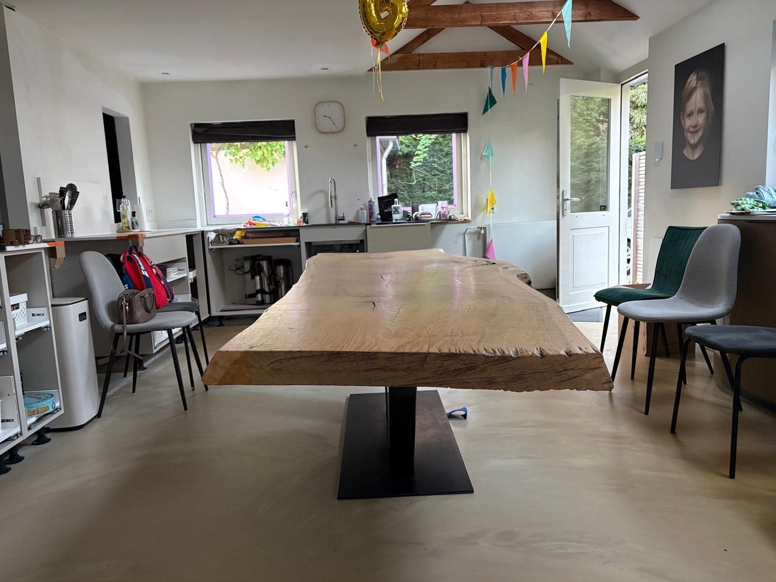 Unieke eiken boomstam eettafel met metalen onderstel, Ophalen, Gebruikt, Eikenhout, 200 cm of meer