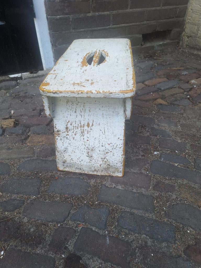 Vintage houten krukje, wit geschilderd, brocante stijl, Ophalen of Verzenden