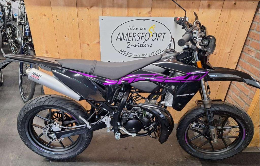 De SHERCO SE50 R is een nieuwe schakelbrommer van SHERCO., Fietsen en Brommers, Maximaal 45 km/u, Niet ingevuld, Nieuw, SHERCO