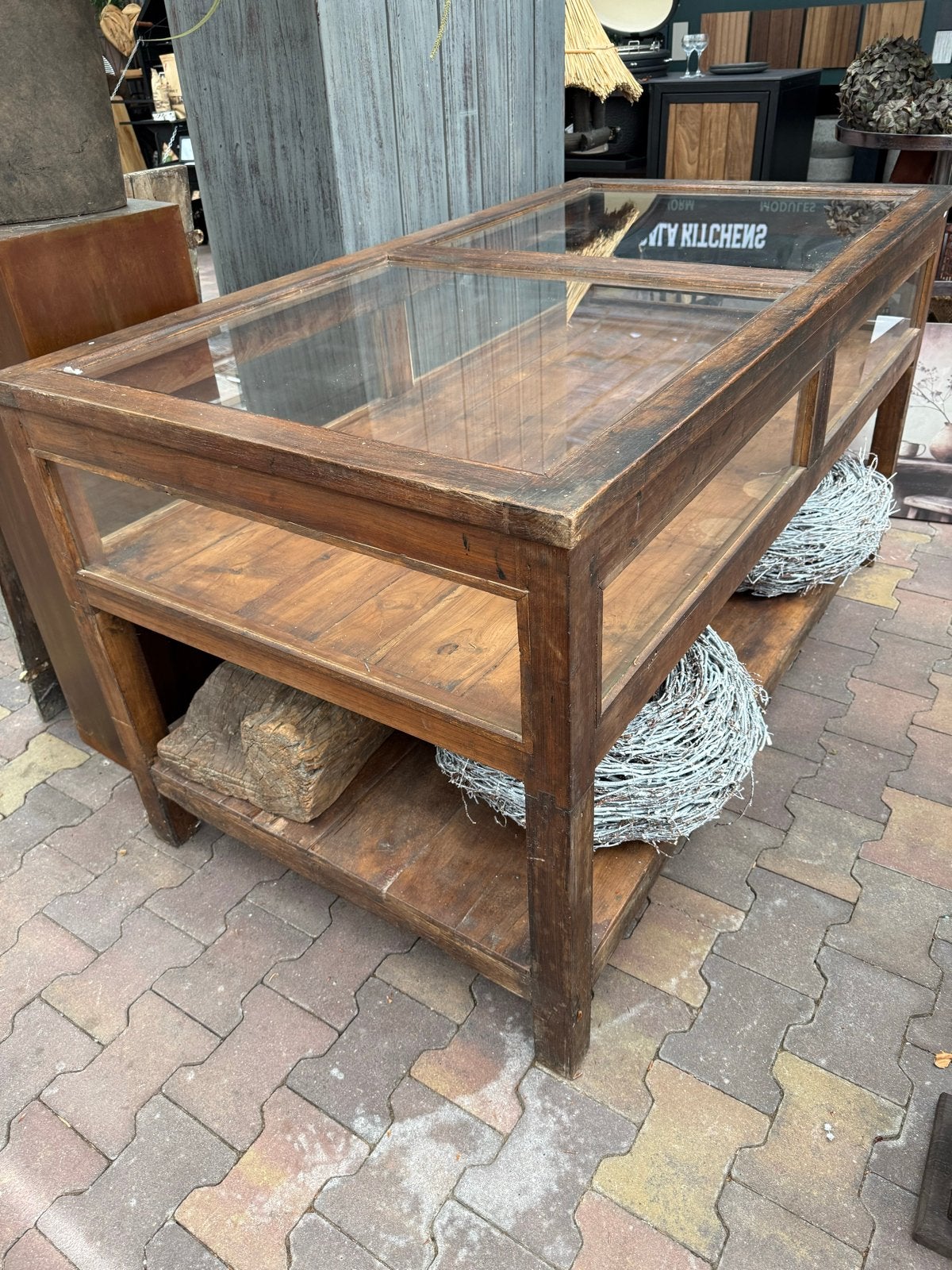 Vintage Vitrinetafel / Winkelvitrine van Hout en Glas, Huis en Inrichting, Ophalen, Met plank(en), Gebruikt, 100 tot 150 cm