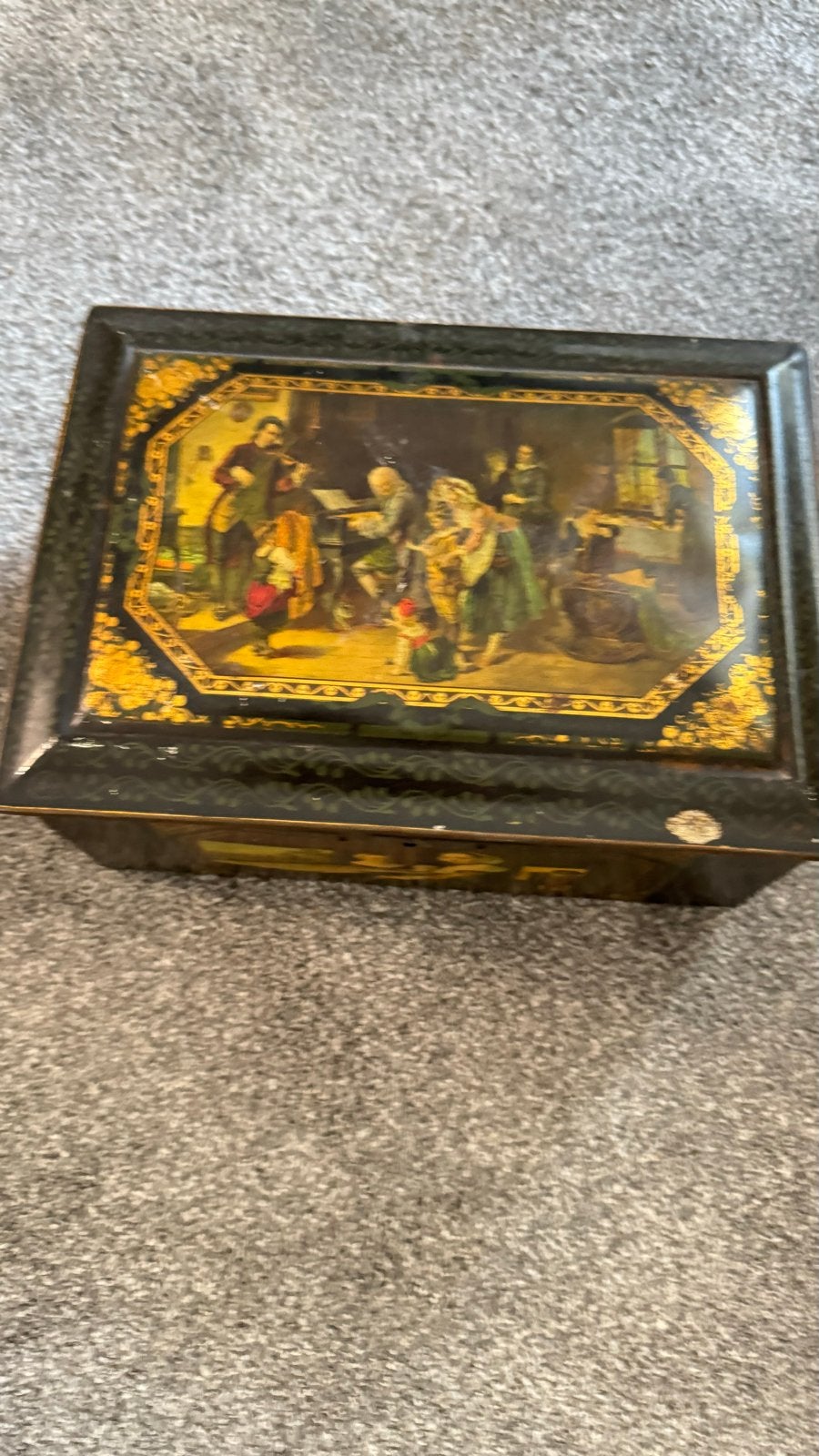 Antieke blikken doos met spiegel en decoratieve afbeeldingen, Ophalen