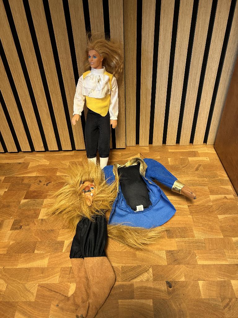 Belle en Het beest barbie pop Het beest, Ophalen of Verzenden, Gebruikt, Pop