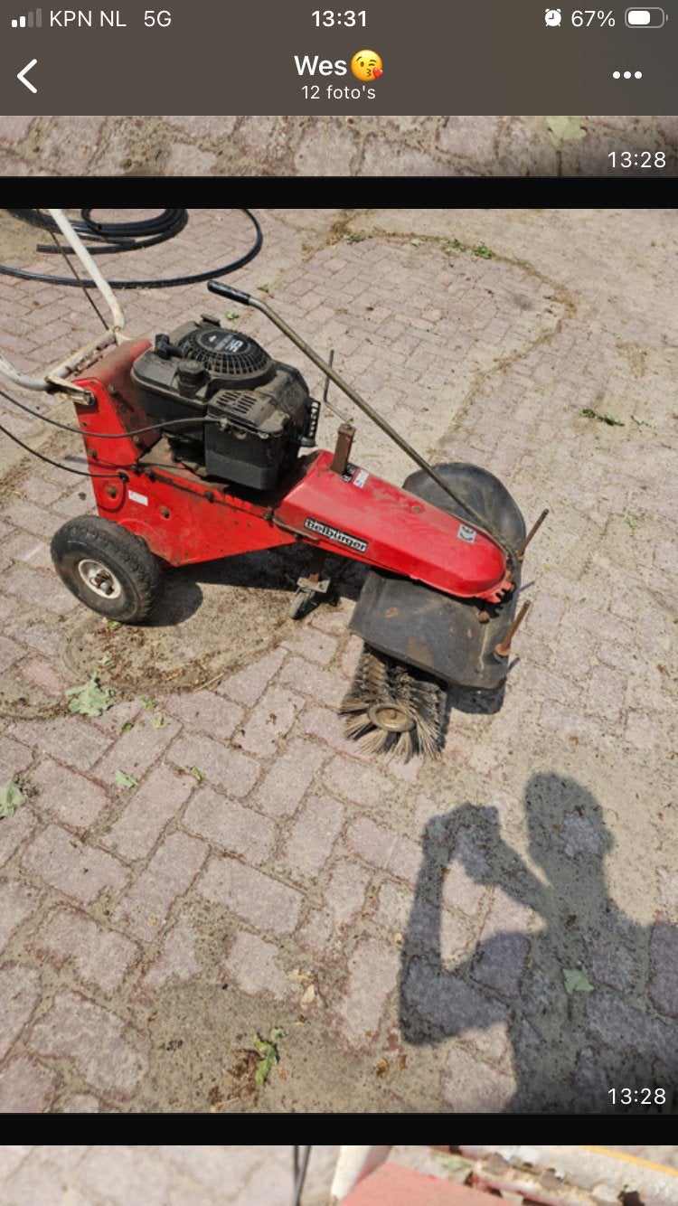 Gebruikte Tielburger veegmachine met Briggs & Stratton motor, Ophalen, Gebruikt