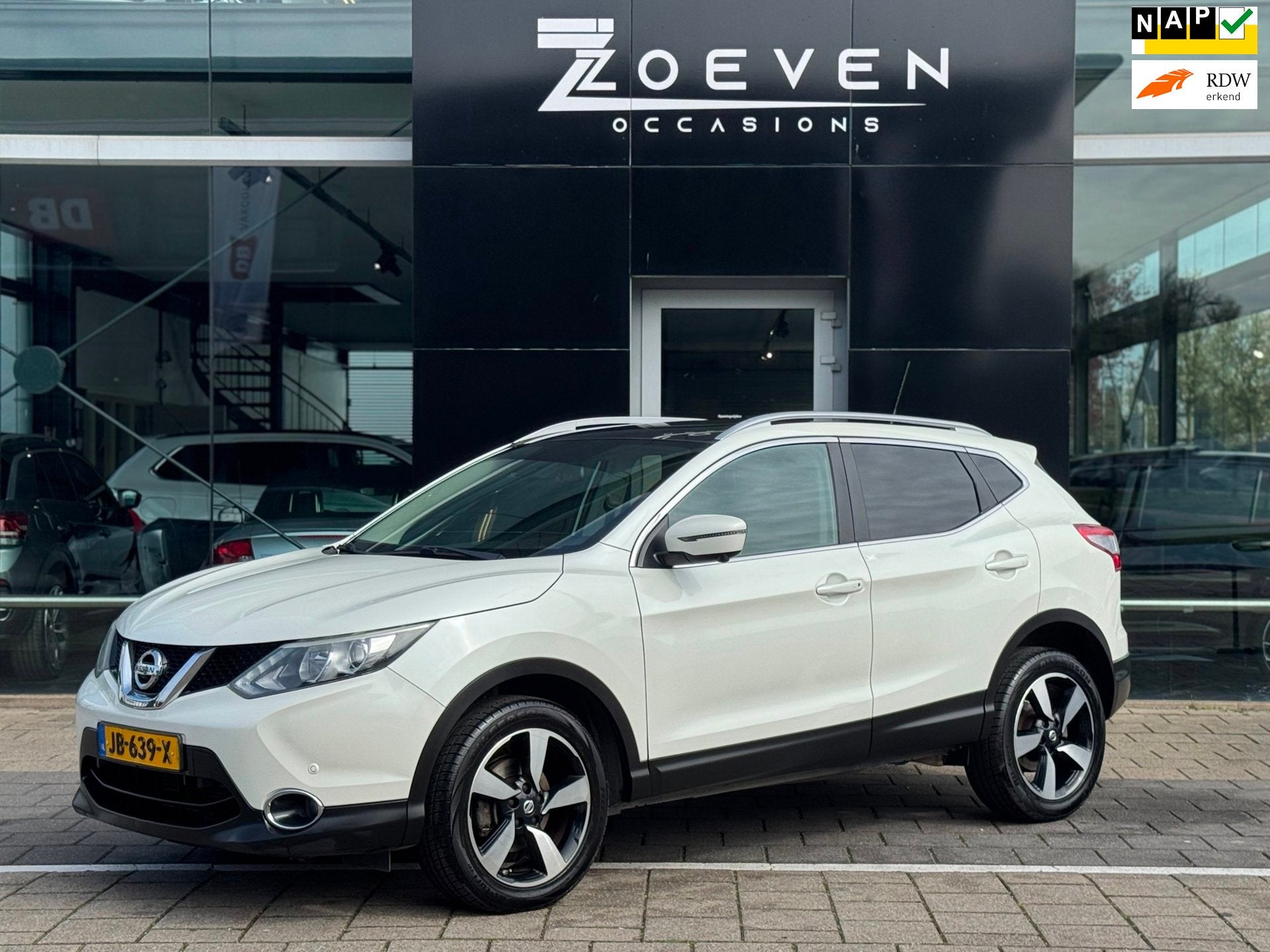 Nissan Qashqai Nissan Qashqai 1.2 Connect AUTOMAAT | PANO |, Auto's, Stof, Gebruikt, 4 cilinders, 116 pk