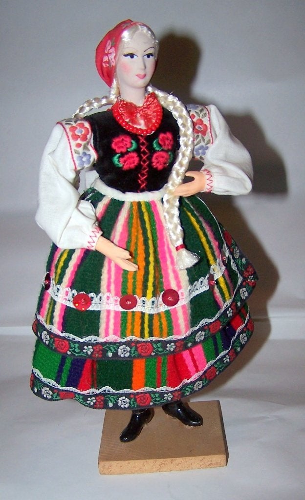 Prachtige pop-vrouw in Poolse klederdracht. Nwst. H. 26cm., Ophalen of Verzenden, Zo goed als nieuw
