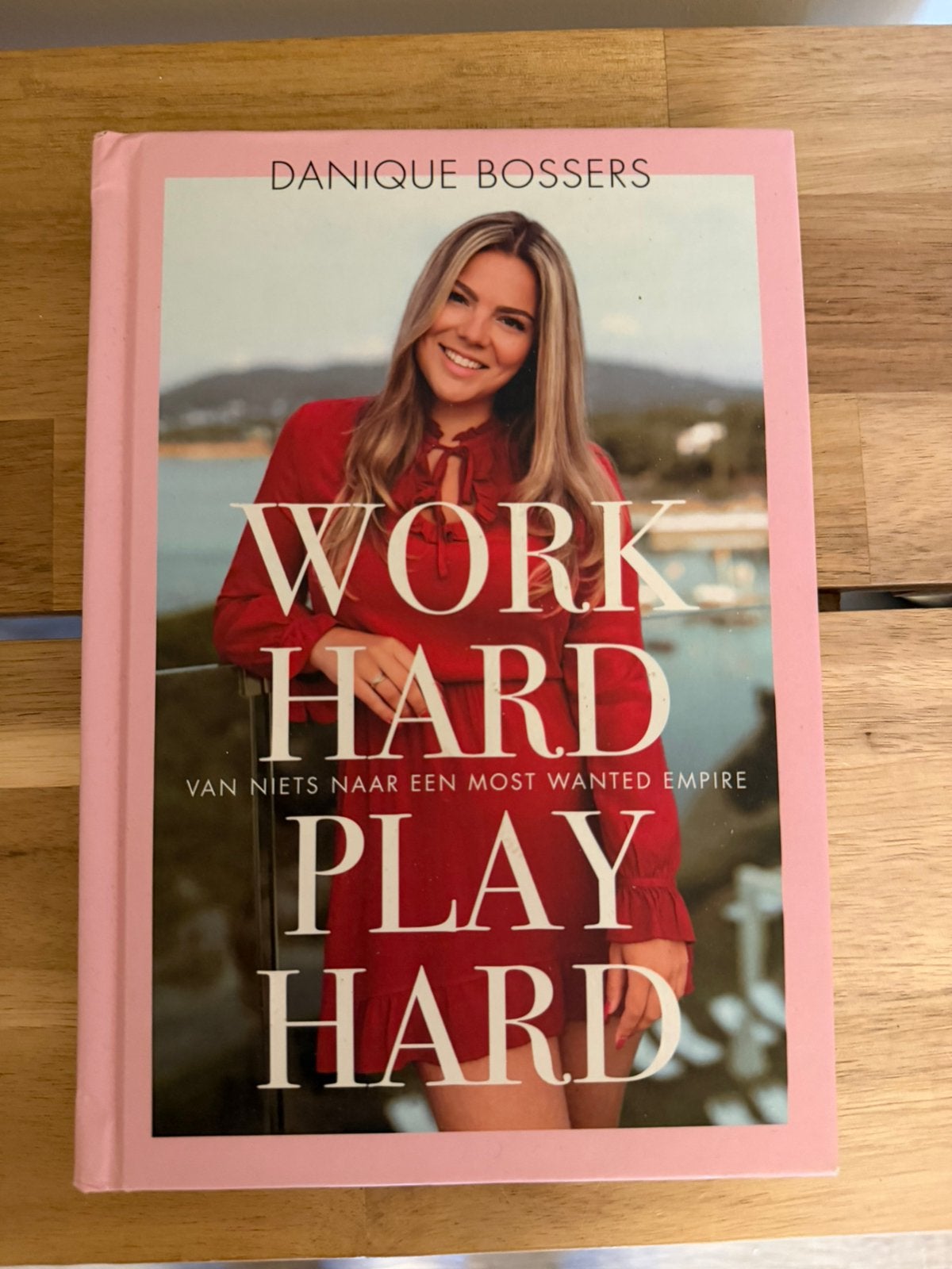 Work Hard Play Hard | Danique Bossers, Ophalen of Verzenden, Zo goed als nieuw, Mode algemeen