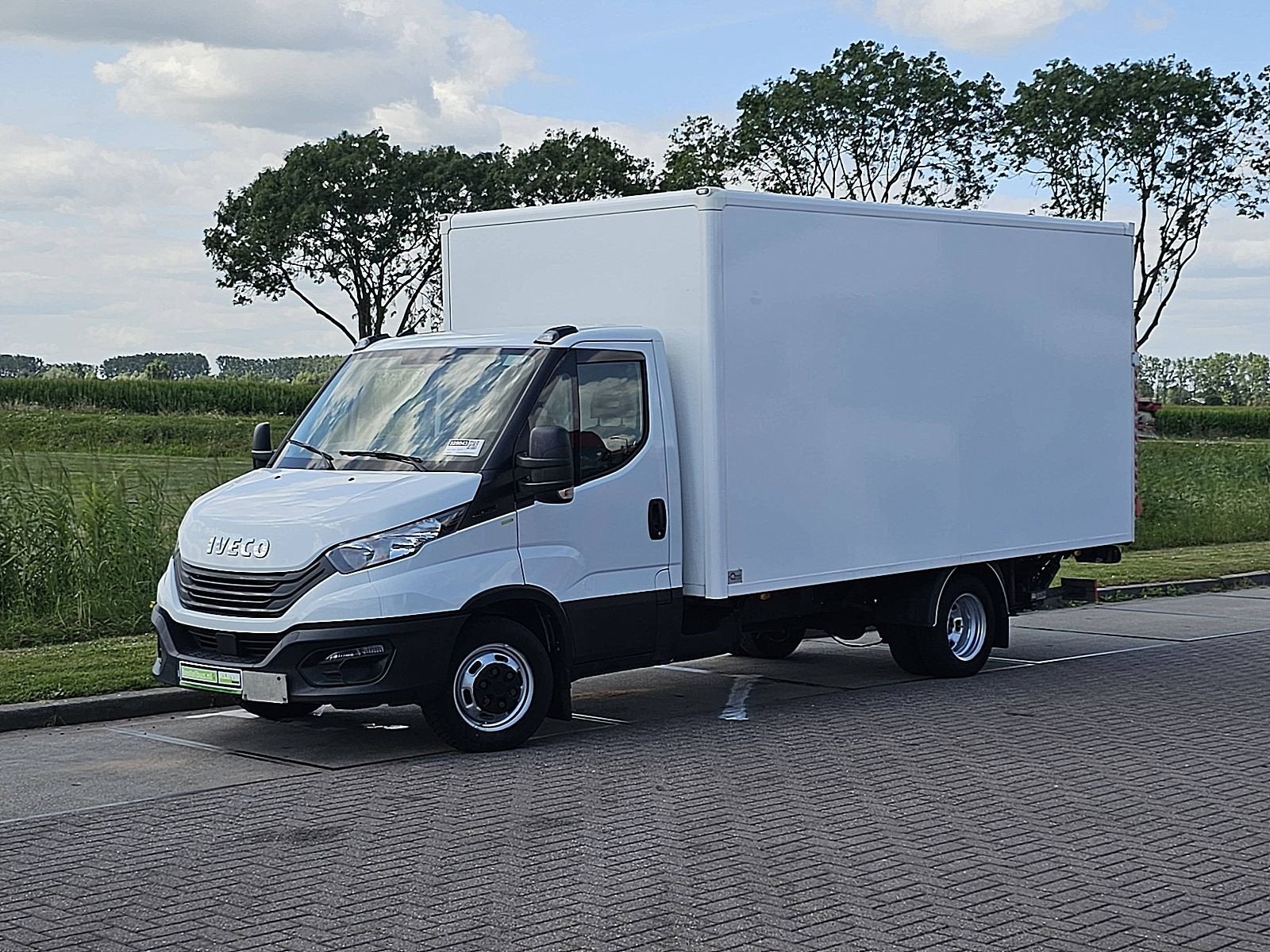 IVECO DAILY 35C16 bakwagen laadklep, Auto's, Elektrische buitenspiegels, Gebruikt, Euro 6, 156 pk
