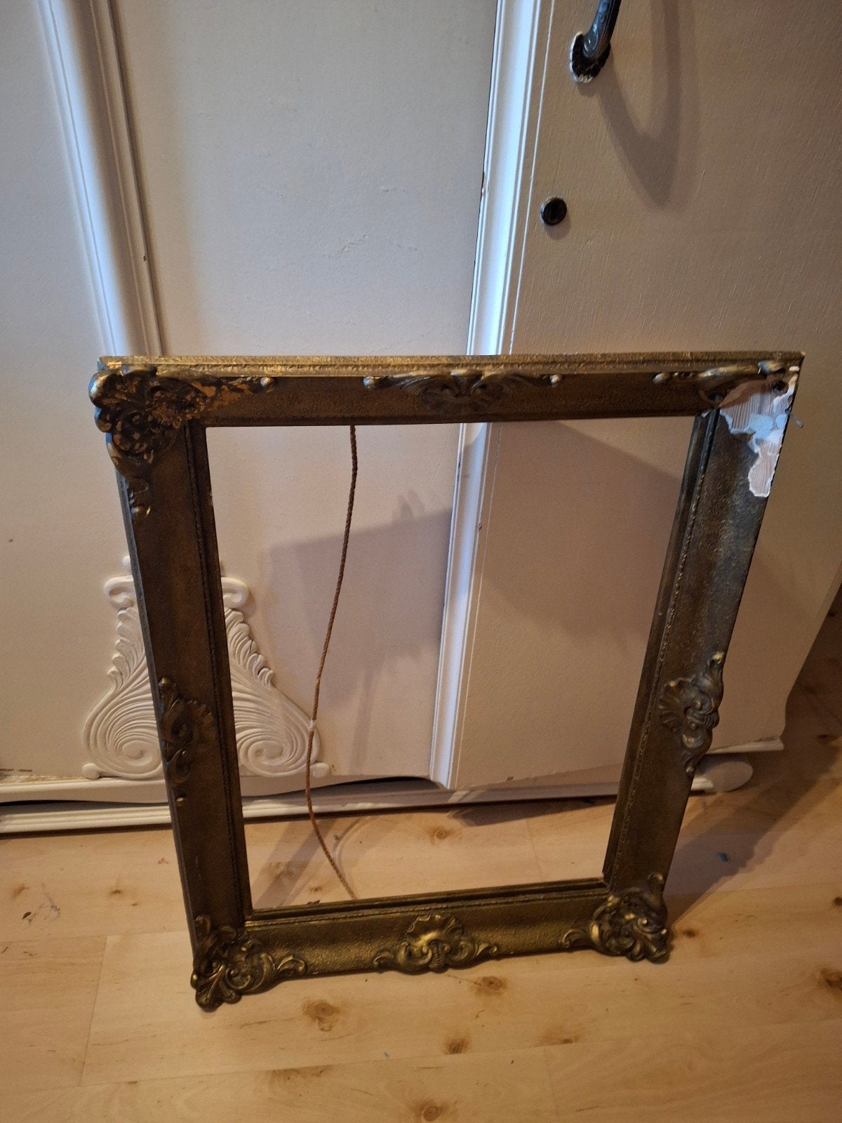 Brocante lijsten van hout en gips, deels beschadigd, Gebruikt, Schilderijlijst, Met sierrand, Ophalen of Verzenden
