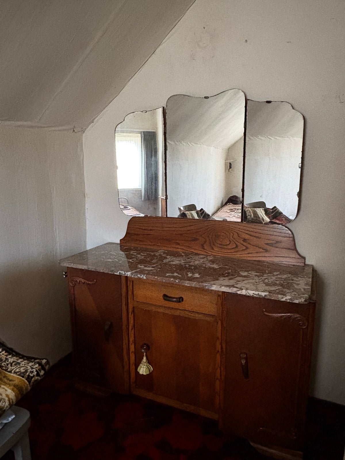 Antieke kaptafel met marmeren blad en drieluik spiegel, Antiek en Kunst, Ophalen
