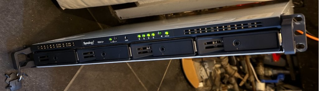Synology NAS R815+ 4-bay zonder schijven, Computers en Software, NAS, Ophalen, Gebruikt