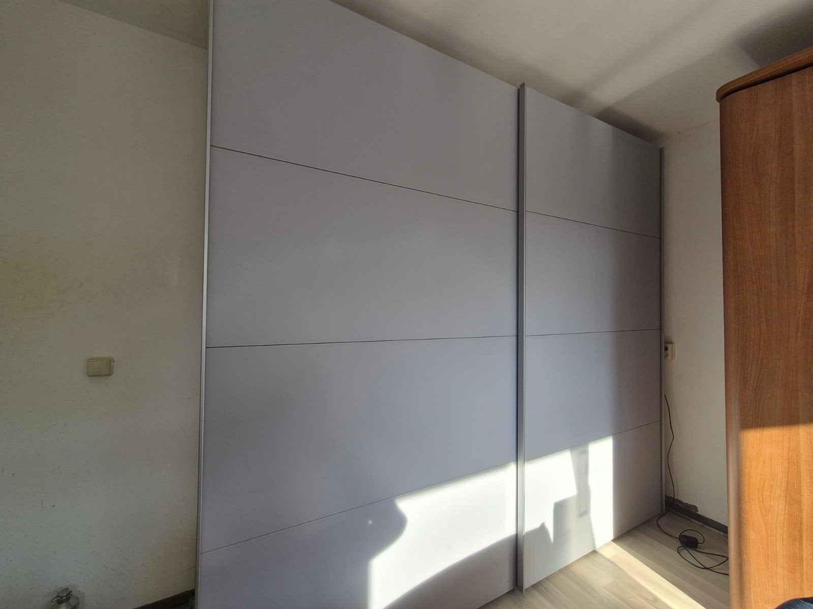 2-deurs schuifkast met glazen panelen - Zo goed als nieuw, Huis en Inrichting, Kasten | Kledingkasten, Ophalen, Met deur(en), Zo goed als nieuw