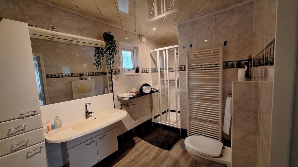 Complete badkamer. Ook losse onderdelen tekoop, Ophalen of Verzenden, Gebruikt, Met douche