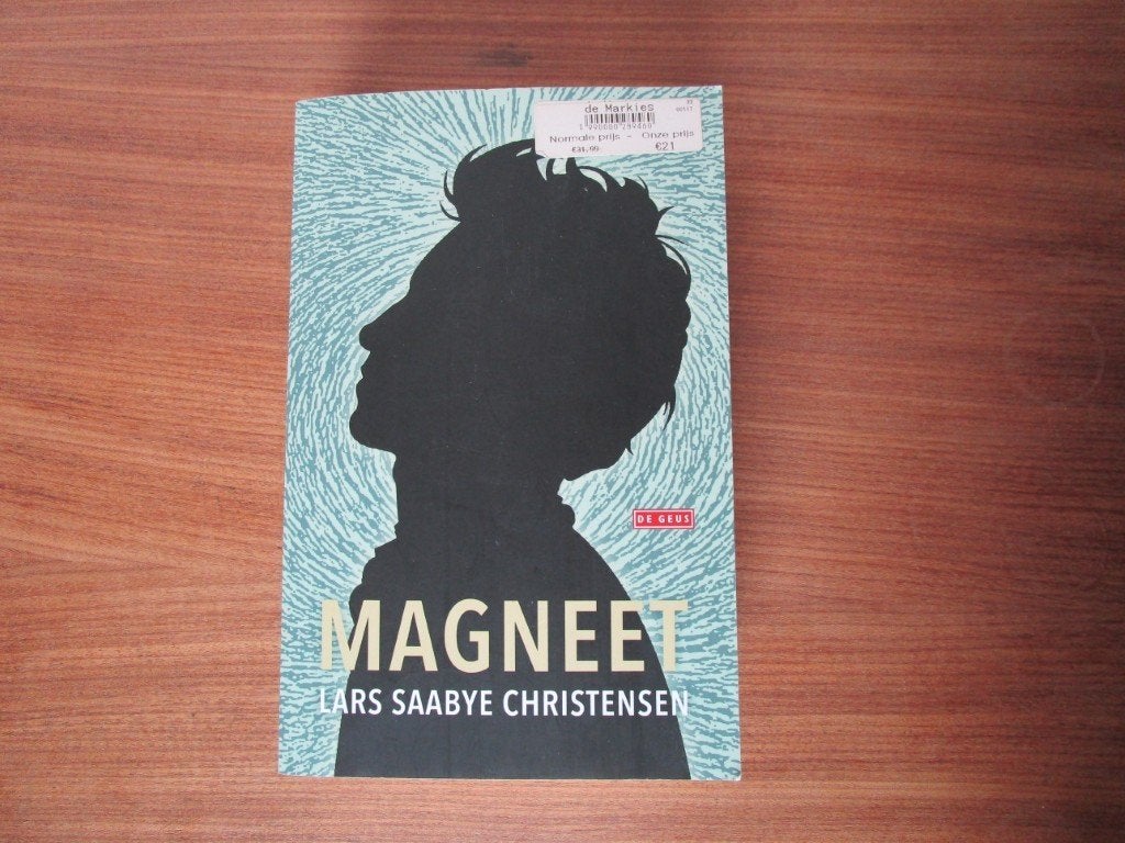 Nr.223: Boek Roman van Lars Saab - Magneet -, Ophalen of Verzenden, Gelezen, Lars Saab