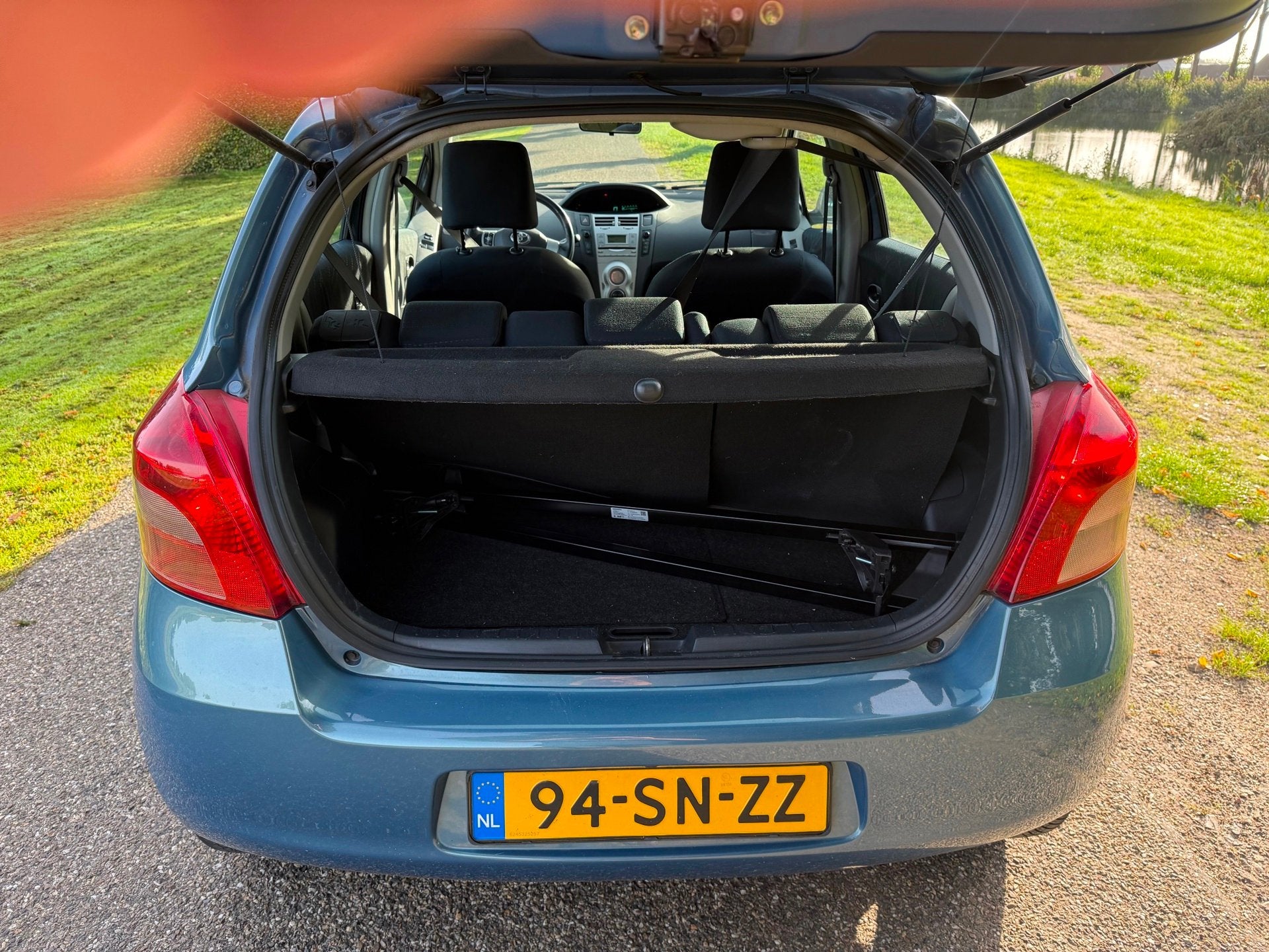 Foto 6 van Toyota Yaris 1.3 VVTi Luna|Airco|5-Deurs|Nieuwe apk