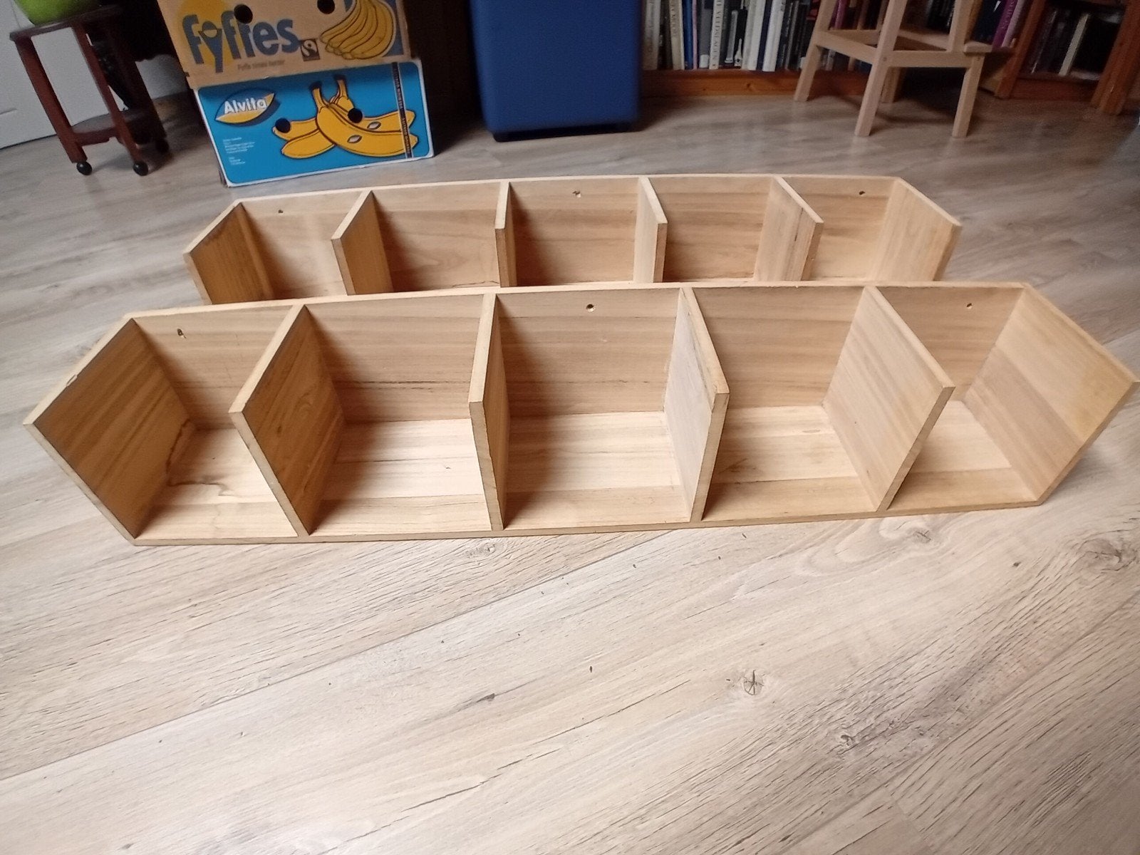 2 Houten wandrekken / boekenrekken, Ophalen, Gebruikt