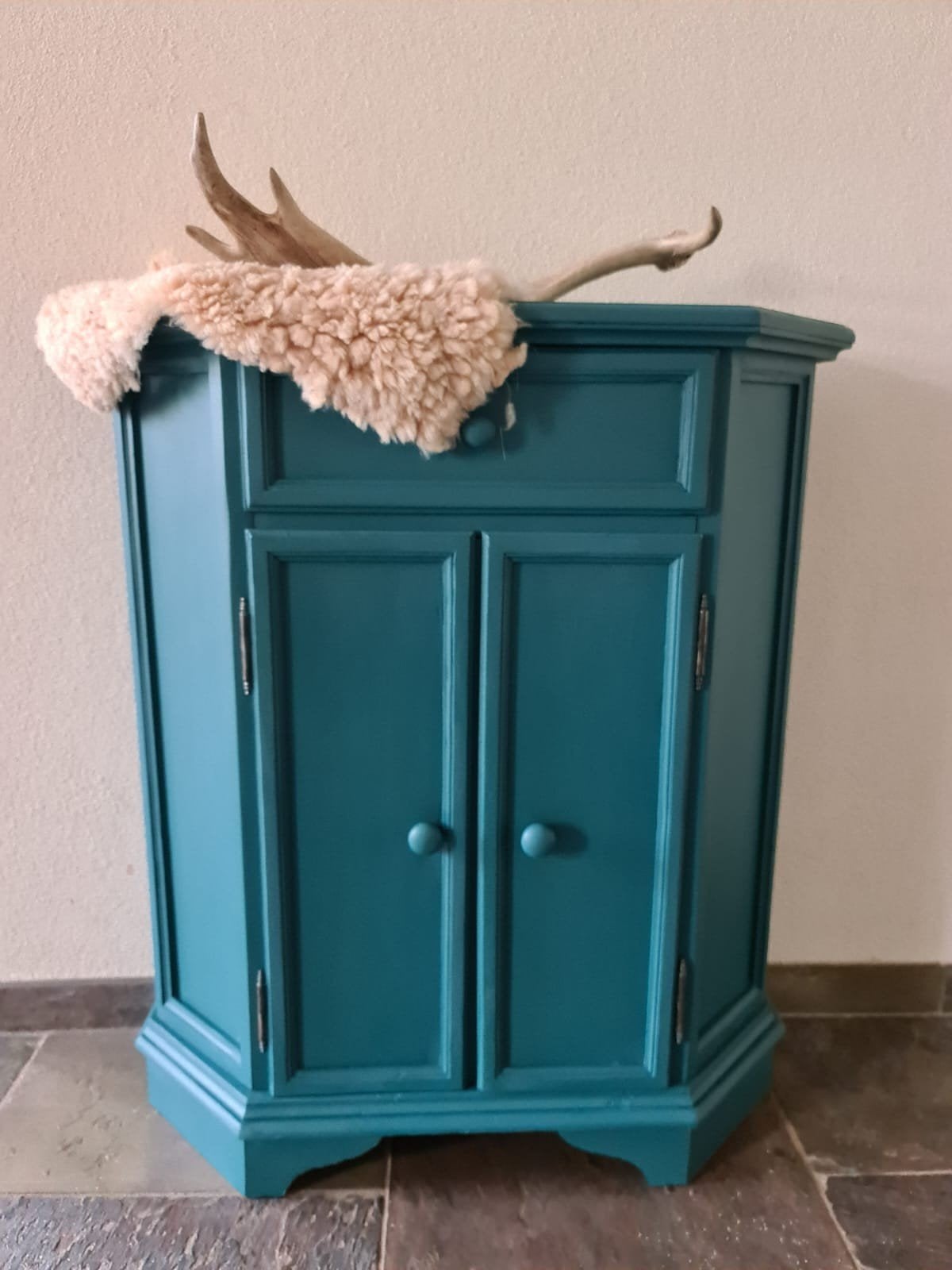 leuk hal kastje opnieuw geschilderd, blauw/groen, brocante, Huis en Inrichting, Ophalen, Zo goed als nieuw