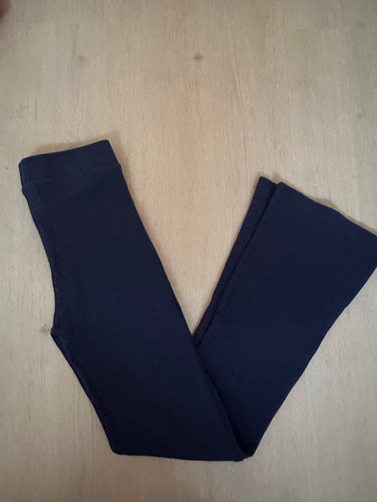 NIK&NIK | Flared broek donkerblauw stretch | Maat: 140, Kinderen en Baby's, Kinderkleding | Maat 140, Ophalen of Verzenden, Zo goed als nieuw
