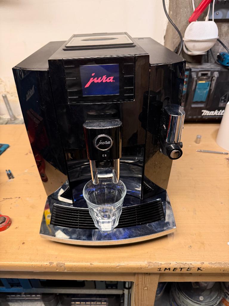 Jura E8 - EB (nieuwe zetgroep) met BTW factuur, Ophalen, 10 kopjes of meer, Koffiebonen, Koffiemachine