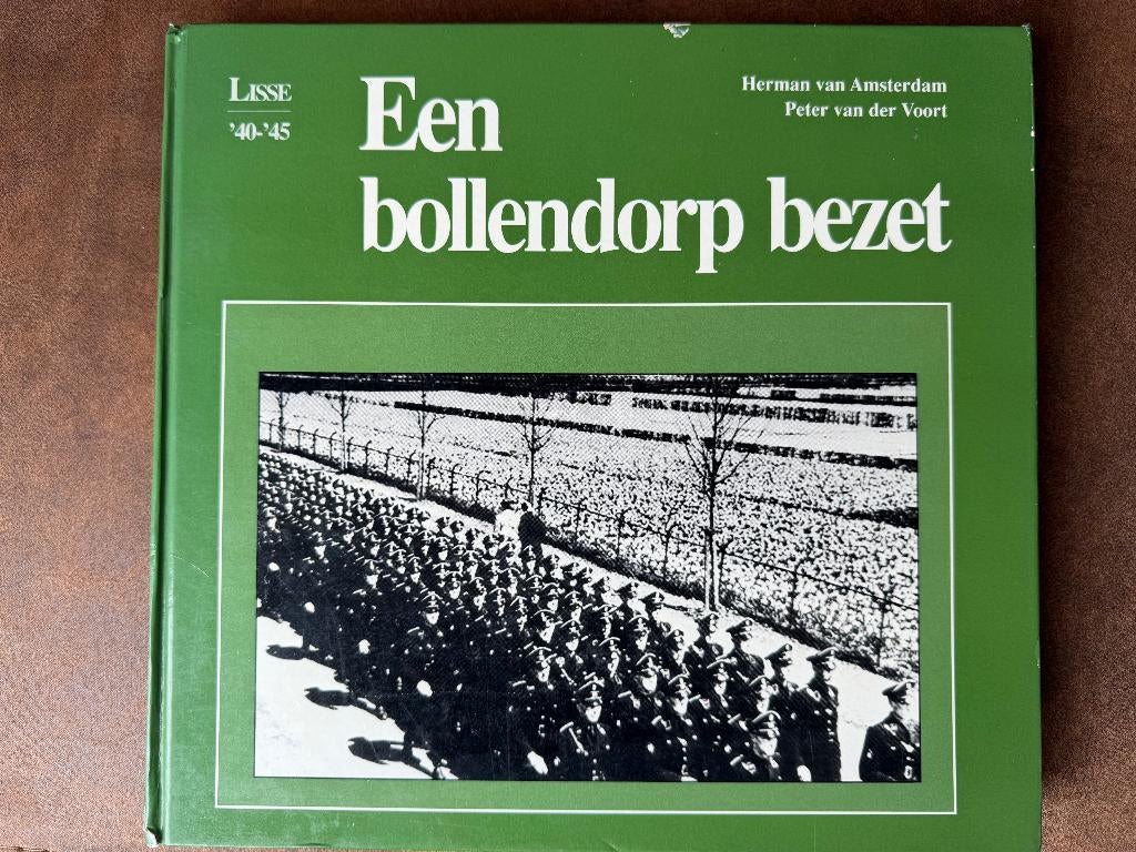 Een Bollendorp Bezet = Lisse in WO II Sassenheim Hillegom, Ophalen of Verzenden, Algemeen, Tweede Wereldoorlog, Gelezen