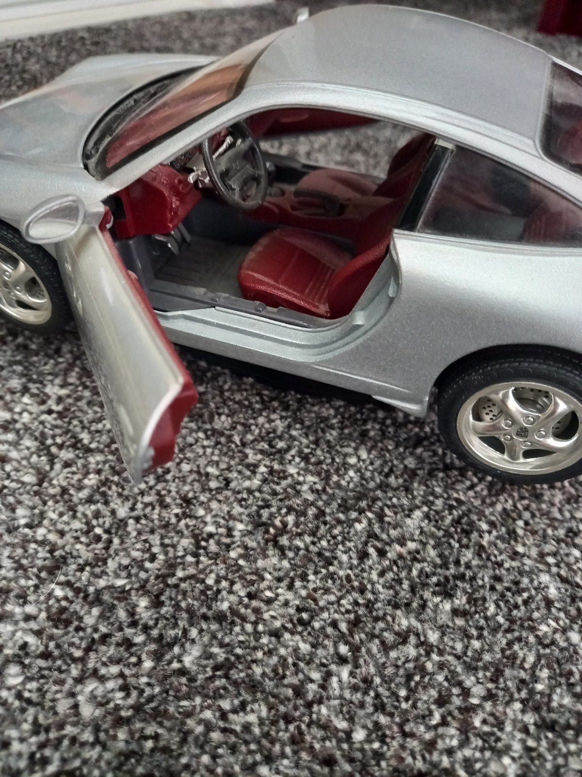 Burago Porsche 911 Carrera modelauto - Zilver, Hobby en Vrije tijd, Modelauto's | 1:18, Ophalen, Zo goed als nieuw, Auto, Bburago