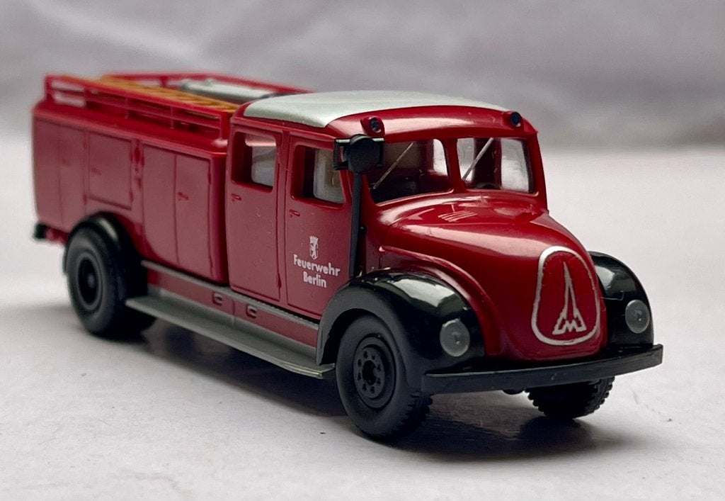Brekina 4220:  Magirus TLF16 "Feuerwehr Berlin", Ophalen of Verzenden, Zo goed als nieuw, Bus of Vrachtwagen, Brekina