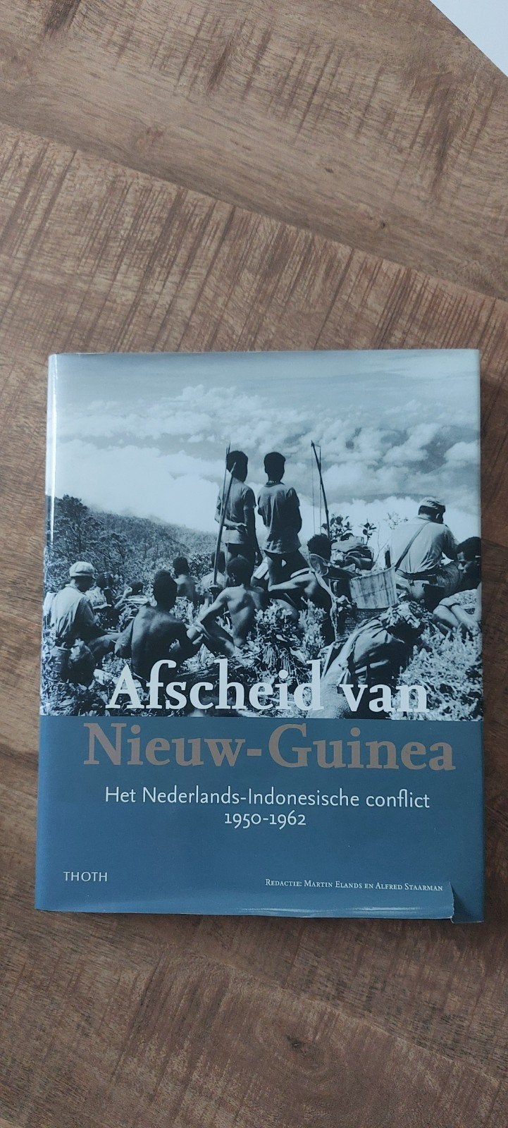 Afscheid van Nieuw-Guinea: Nederlands-Indonesisch conflict, Boeken, Ophalen of Verzenden, Zo goed als nieuw, Algemeen, Martin Elands en Alfred Staarman (redactie)