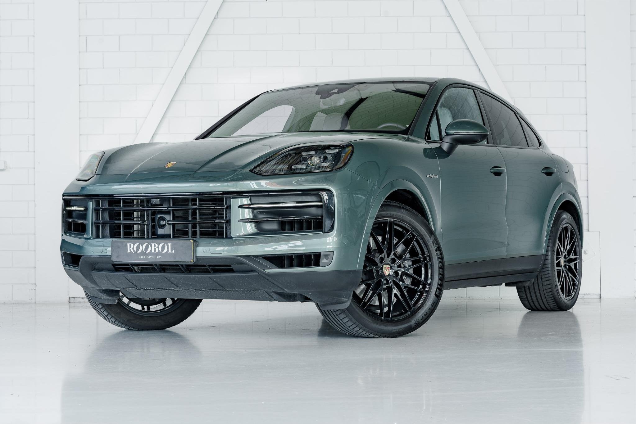 Porsche Cayenne Coupé E-Hybrid l PTS Malachite Green l Pors, Automaat, Gebruikt, 2995 cc, 26 kWh