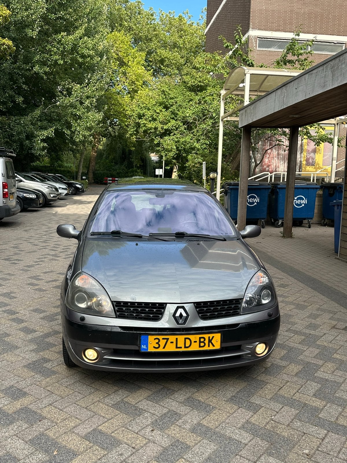 Renault Clio 1.6 16V Init 5DR AUT 2005 2002 Grijs, Auto's, 40 €/maand, Grijs, 1000 kg, 107 pk