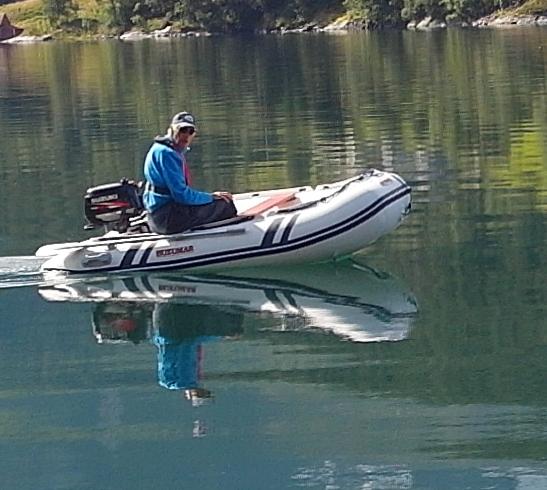 suzumar 256 rubberboot met suzuki Df6 buitenboord motor., Airdeck, Zo goed als nieuw, Benzine, Minder dan 70 pk