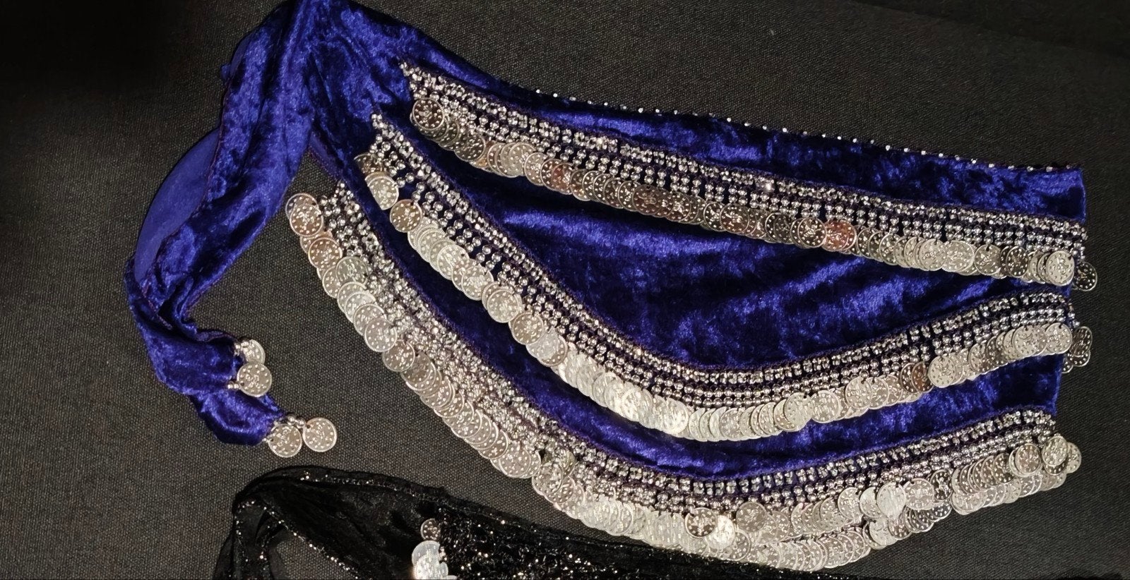 Mooie paarse fluwelen heupsjaal met munten, Kleding | Dames, Overige Dameskleding, Ophalen of Verzenden, Nieuw