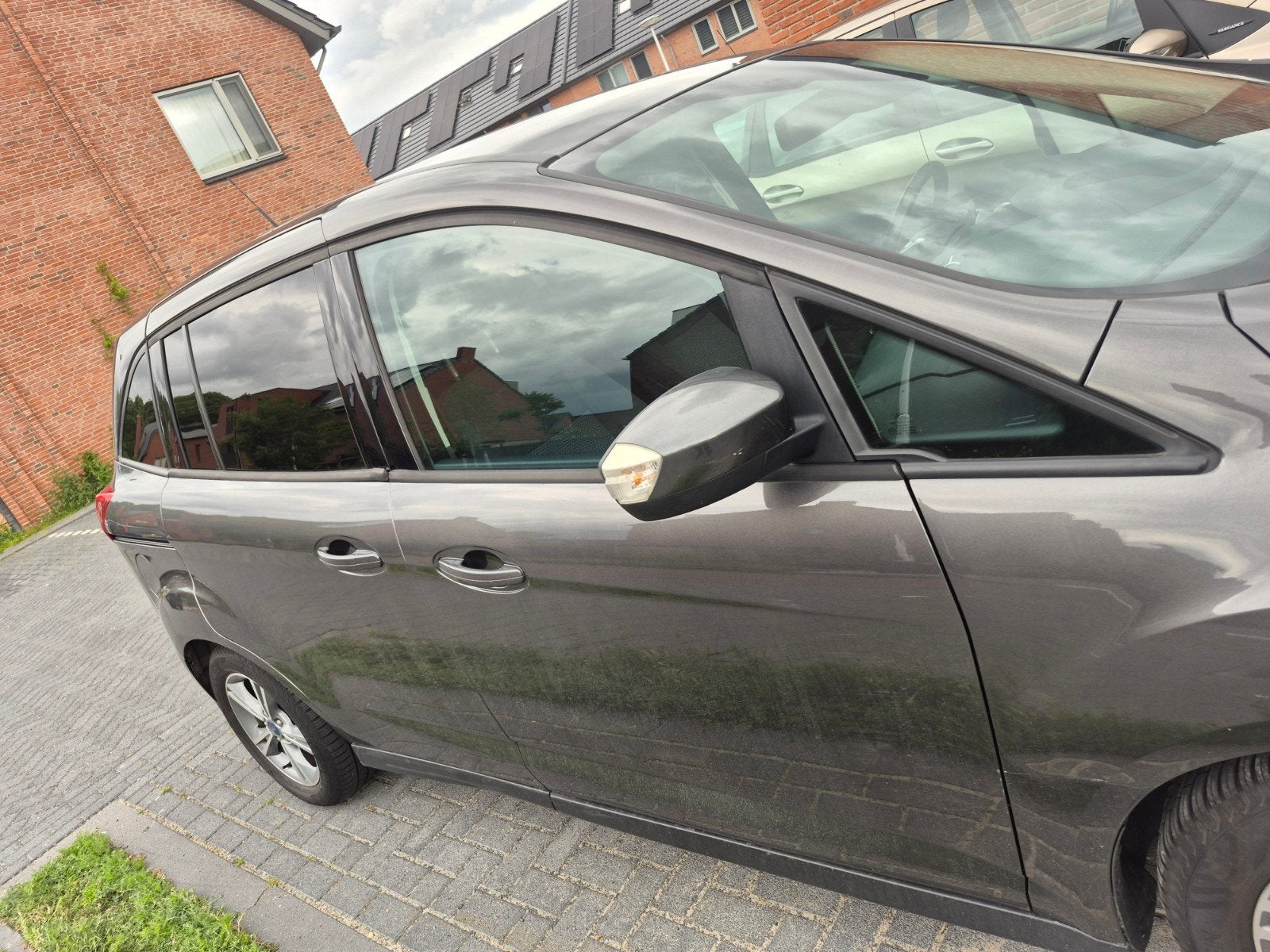 Ford grand c max 125pk onderhoudboekjes rijde prima 7p, Auto's, Voorwielaandrijving, Handgeschakeld, Particulier, Zilver of Grijs
