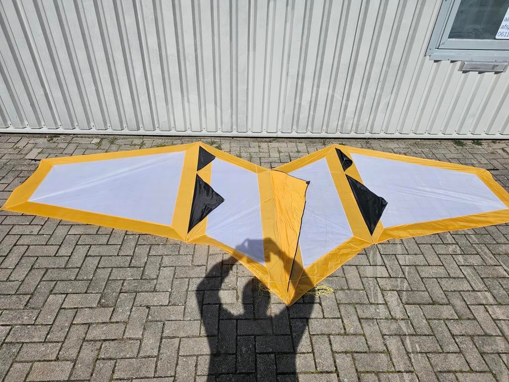 Genki Vlieger 4x2 meter - Ideaal voor lichte wind, Ophalen, Gebruikt, Tweelijns, Genki
