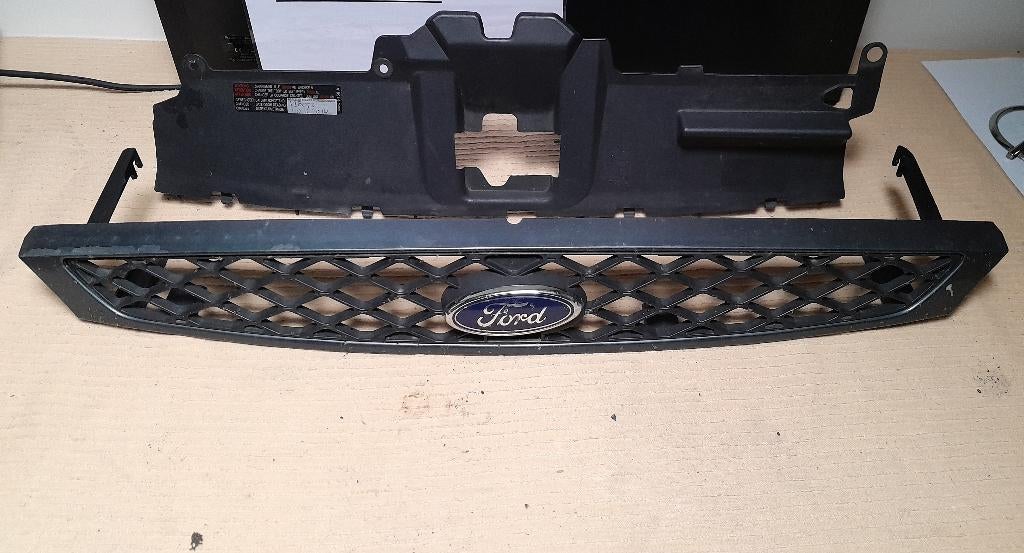 Ford Focus - Grille + Embleem draaibaar + Afdekplaat, Auto-onderdelen, Gebruikt, Voor, Ophalen of Verzenden, Ford