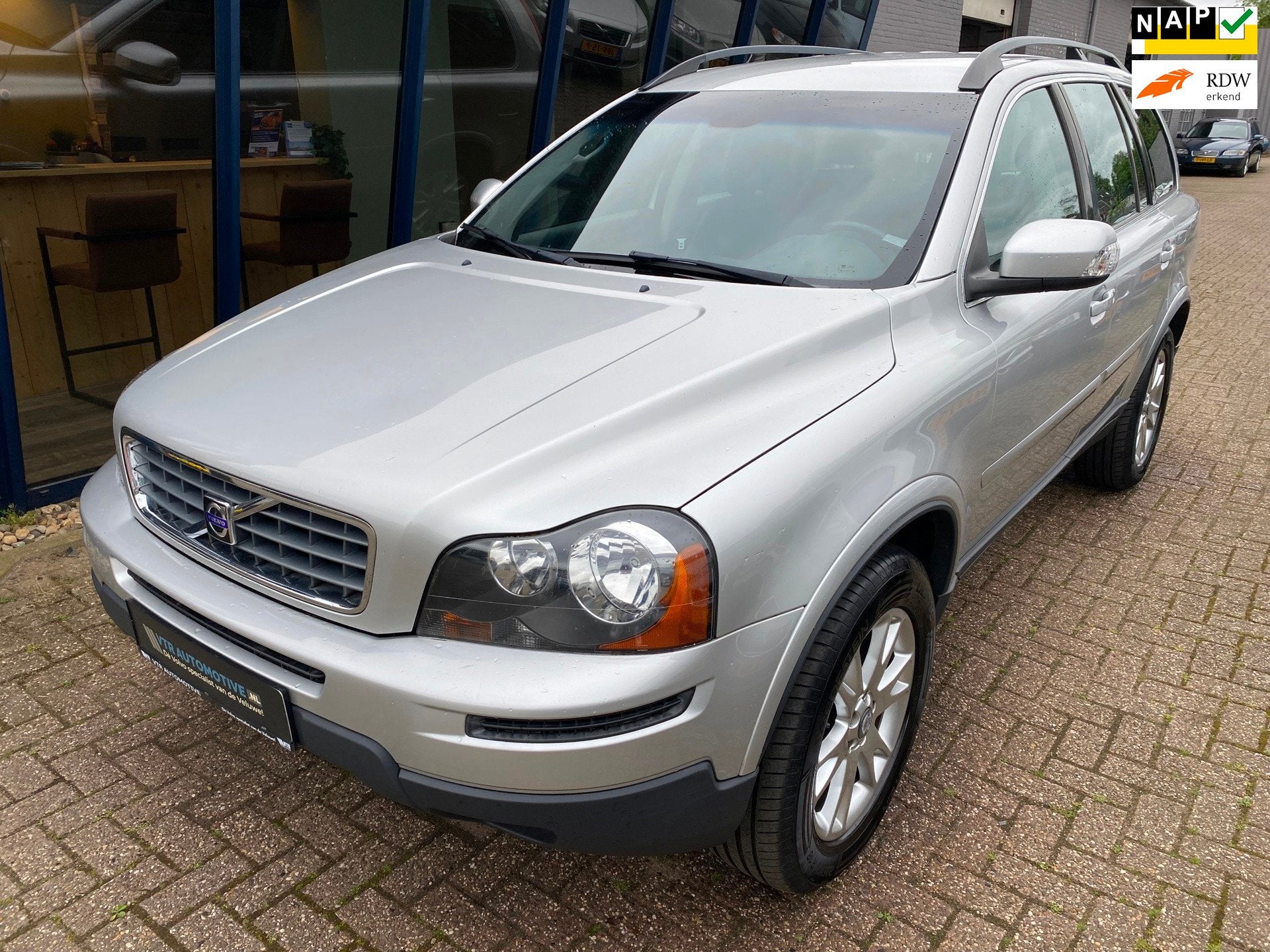 Volvo XC90 3.2 Momentum Automaat 7 Persoons / NL Auto, Auto's, 238 pk, Gebruikt, 7 stoelen, Bedrijf