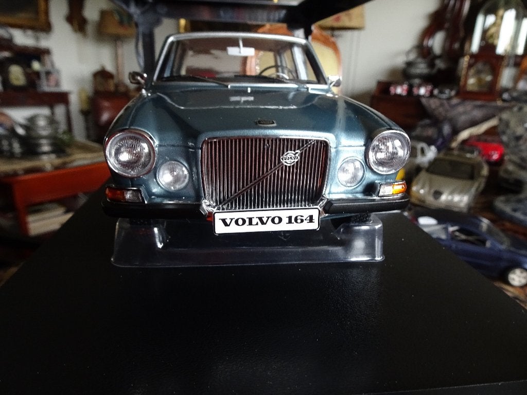 ZEER MOOIE VOLVO 164 UIT  1970 1;18  STEEL BLUE METELLIC, Hobby en Vrije tijd, Modelauto's | 1:18, Ophalen of Verzenden, Zo goed als nieuw